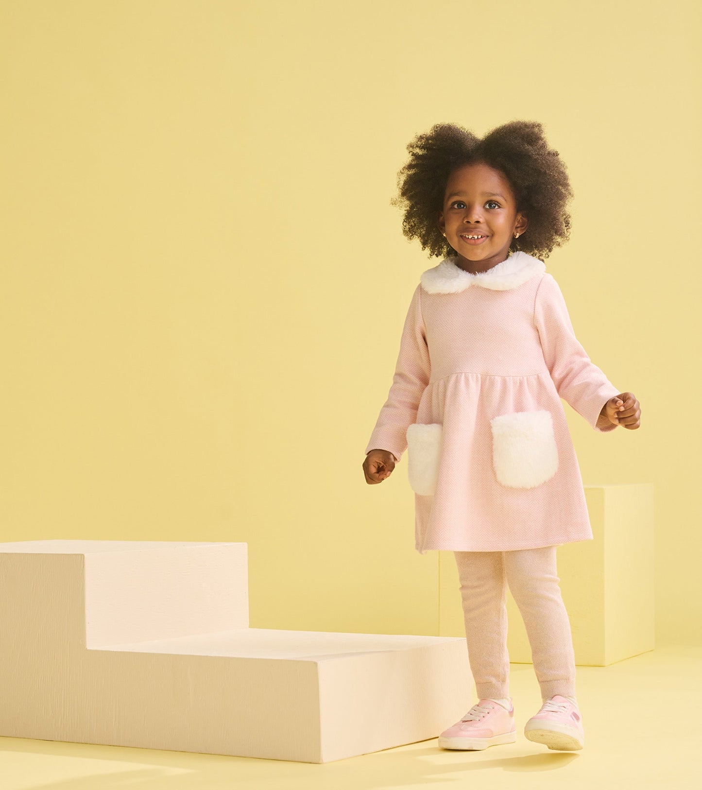 Gold glitter cable knit leggings for baby girls, featuring a soft, stretchy material and a comfortable fit.