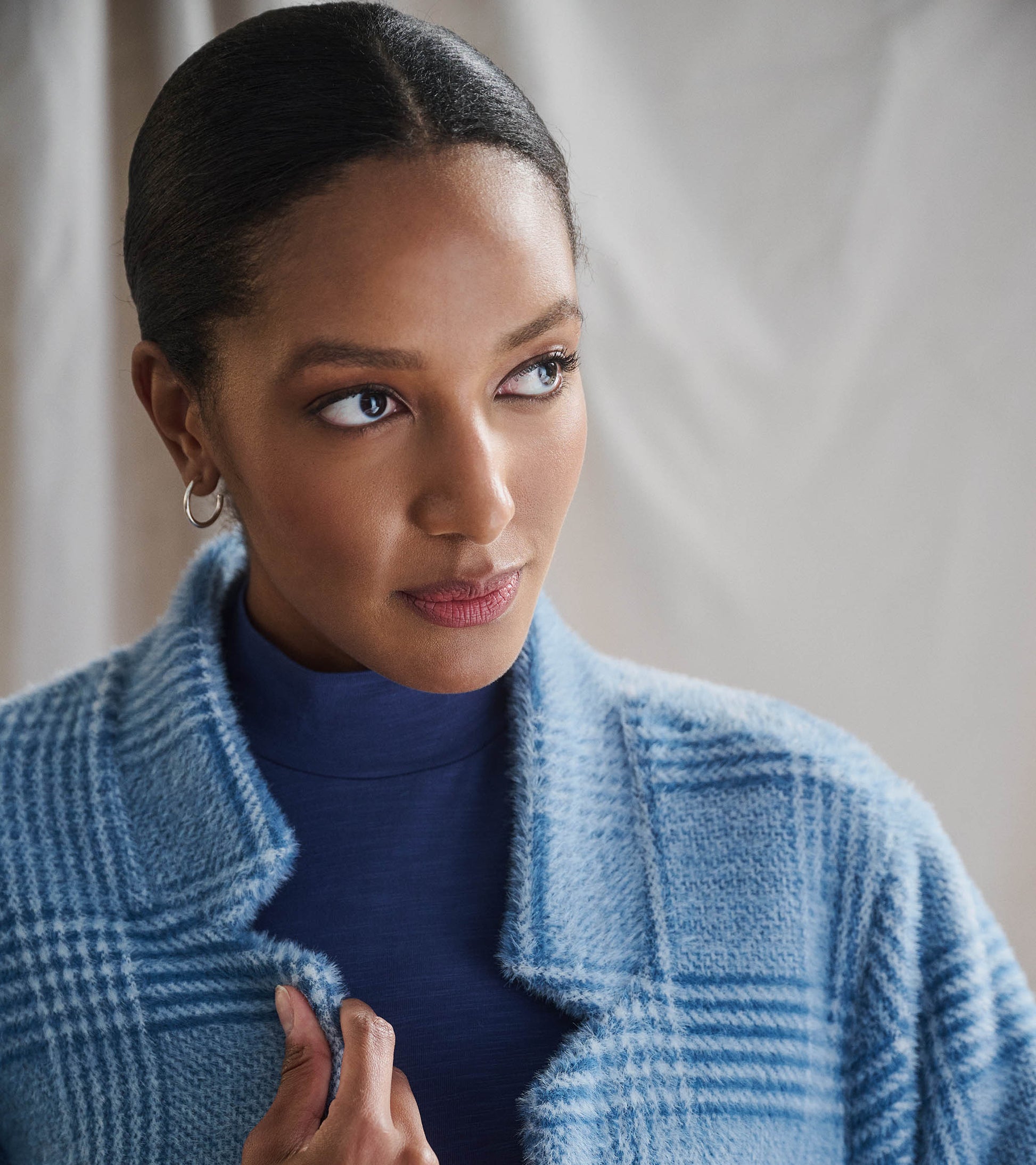 Open front jacket in blue check pattern, featuring a soft texture and a relaxed fit, styled with a turtleneck underneath.