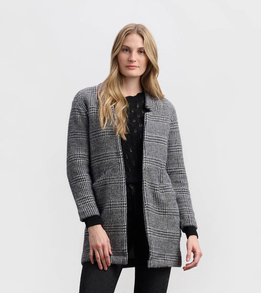 Cozy black check open blazer with a relaxed fit, featuring side pockets and long sleeves.