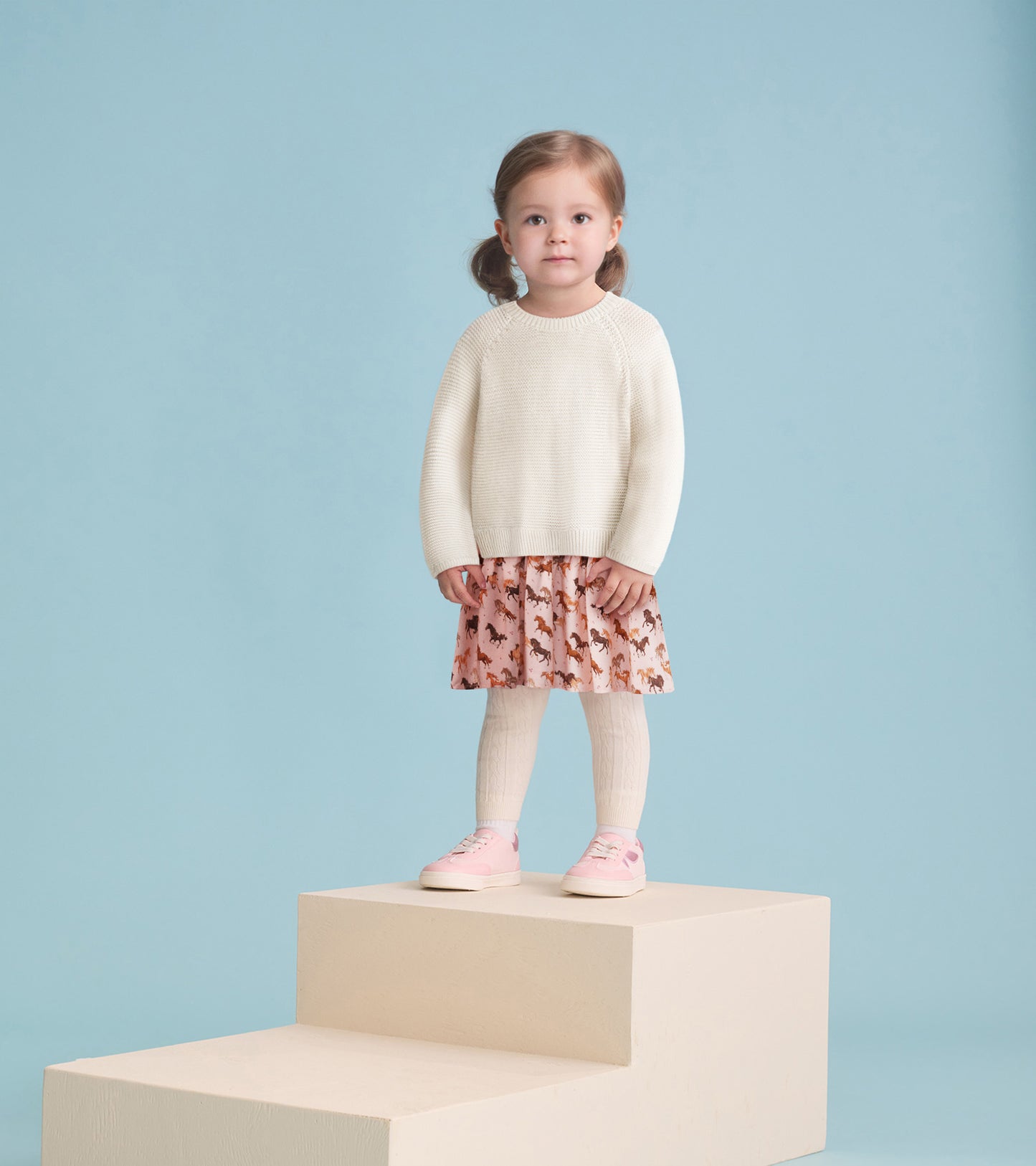 Robe-pull en matières mixtes – Chevaux scintillants