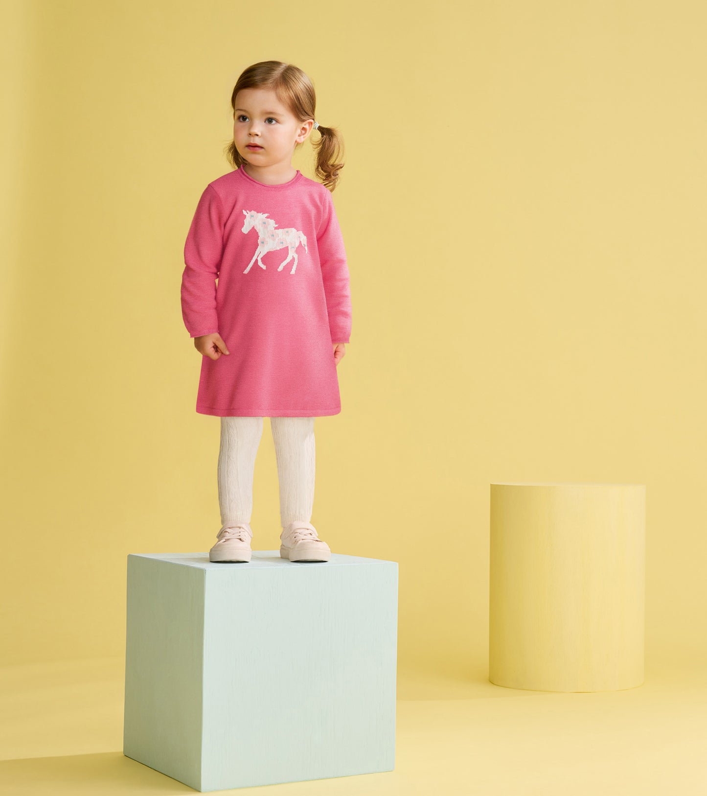 Robe-pull classique – Cheval fleuri