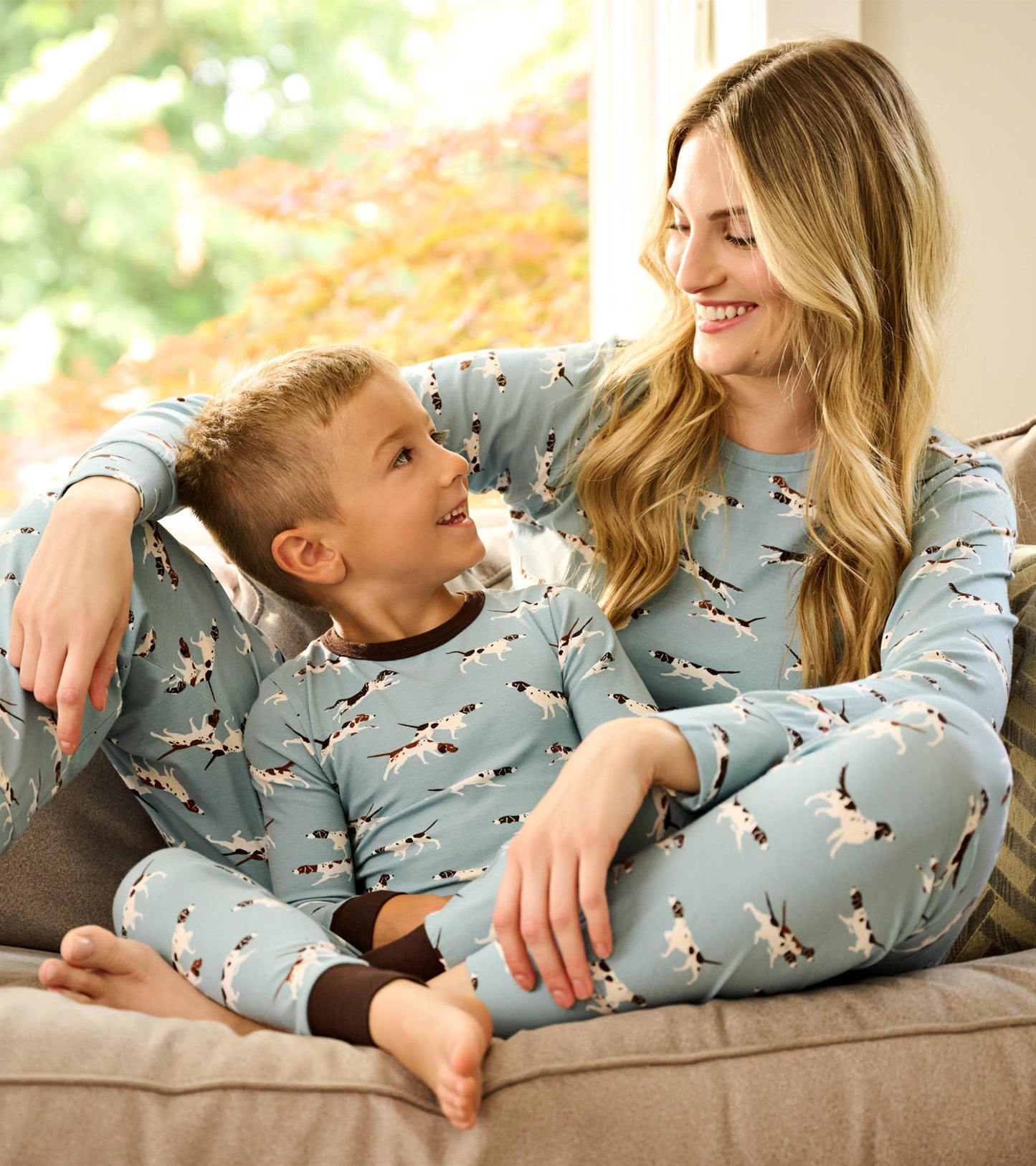 Pyjama en bambou pour garçon – Chiens de chasse sur fond bleu