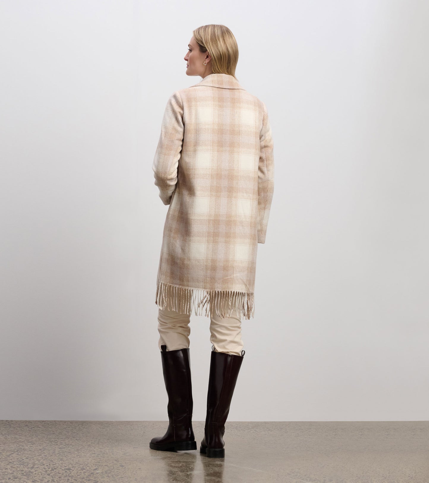 Manteau orné de franges pour femme – Motif écossais taupe clair