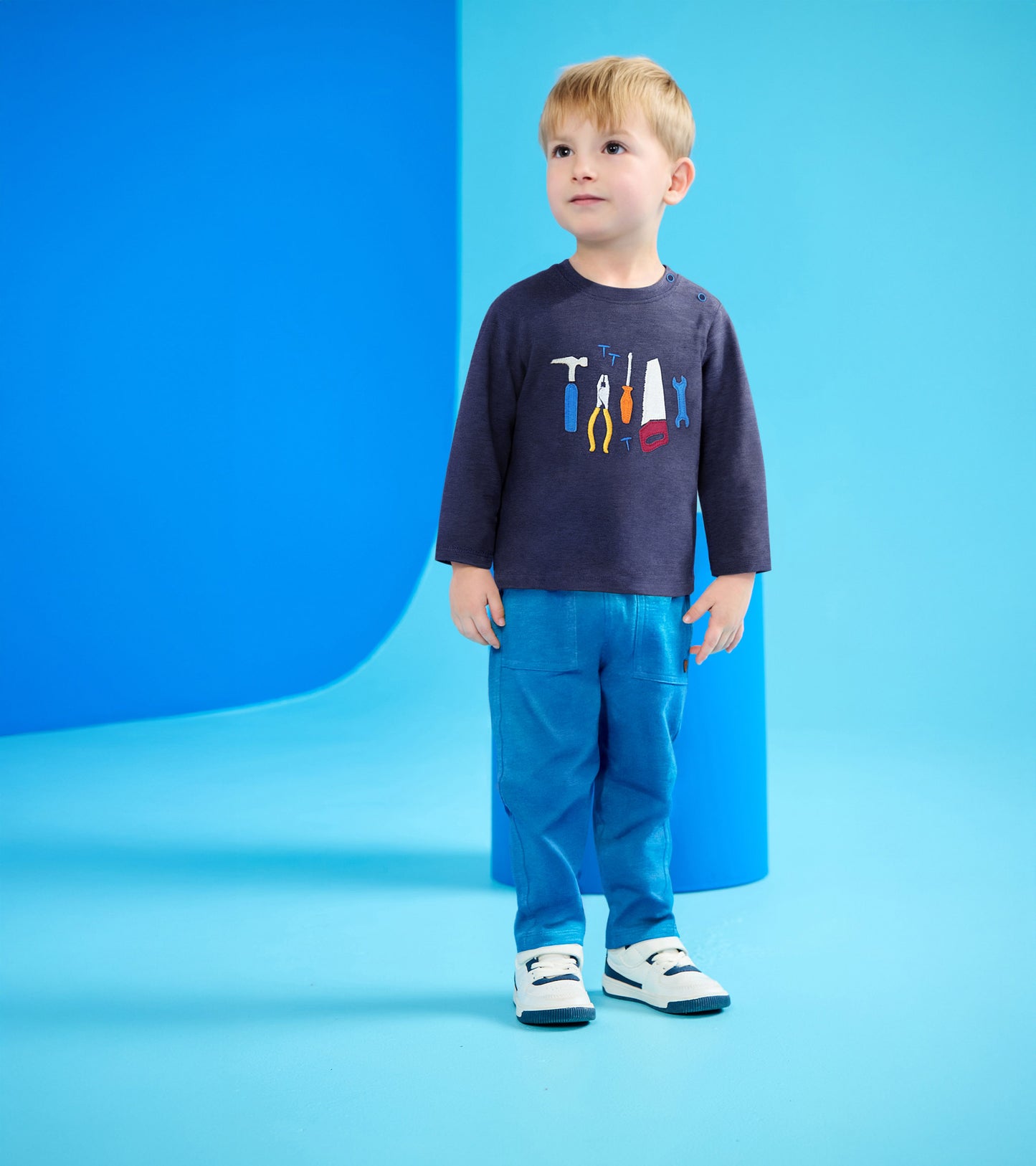 Ensemble de t-shirt et de pantalon à enfiler – Outils