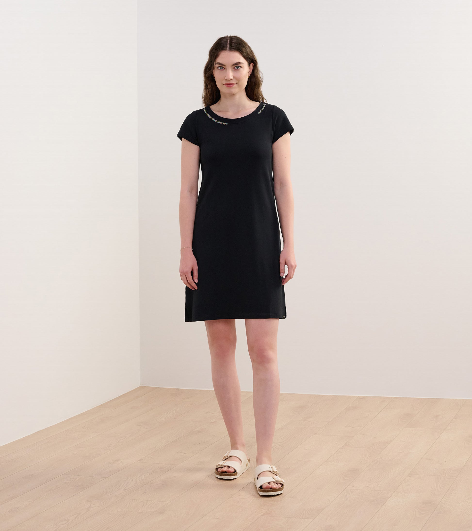 Black short-sleeve dress in soft French terry fabric, featuring a relaxed fit and round neckline.