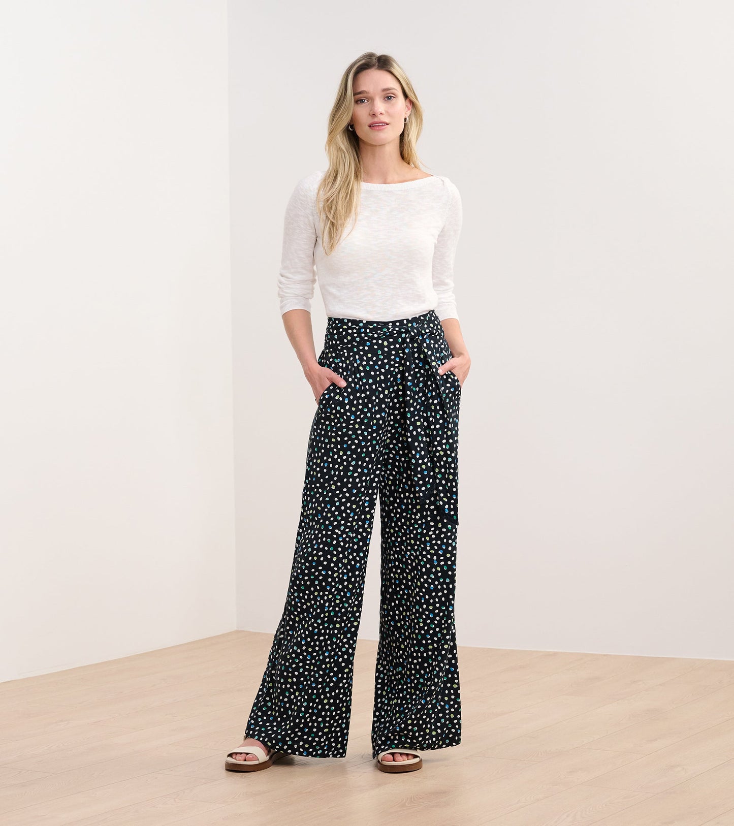 Pantalon à jambe large ceinturé – Multitude de petits pois