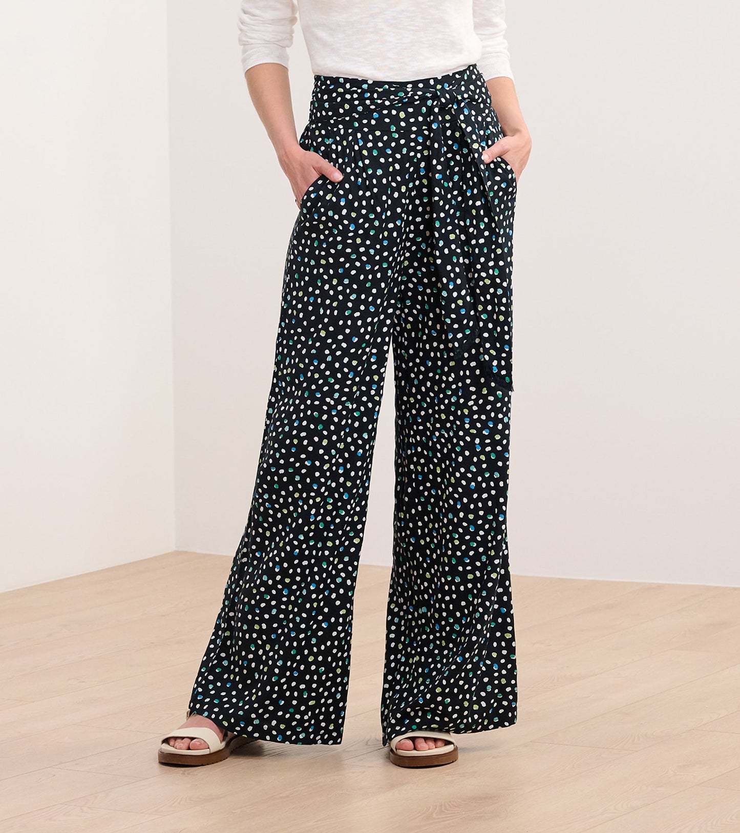 Pantalon à jambe large ceinturé – Multitude de petits pois