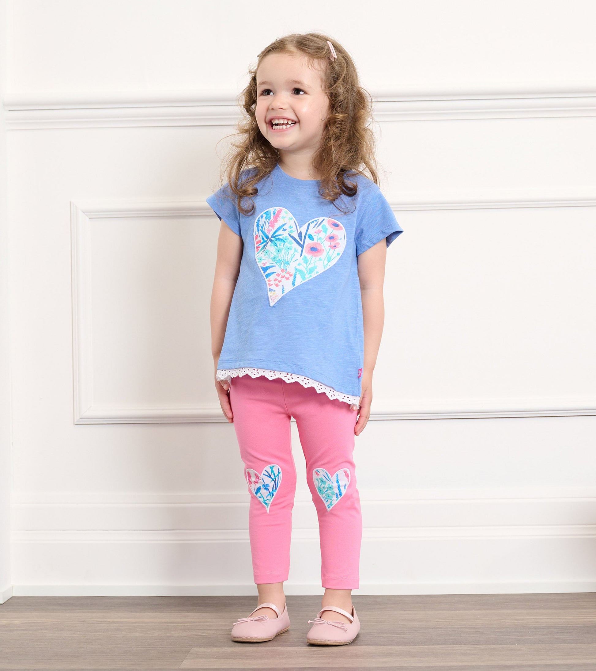 Pink leggings with heart patches, perfect for baby and toddler girls, featuring a snug fit and soft material.