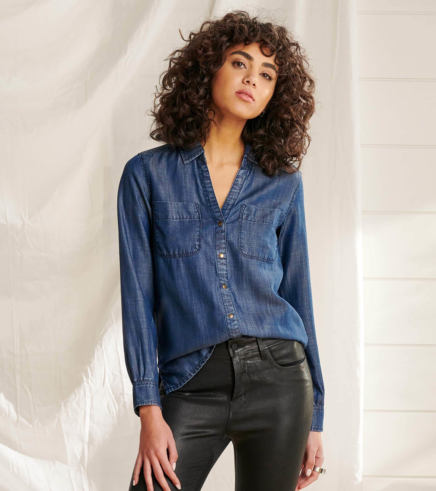 Denim button-down shirt in maritime wash, featuring a relaxed fit, long sleeves, and two chest pockets.