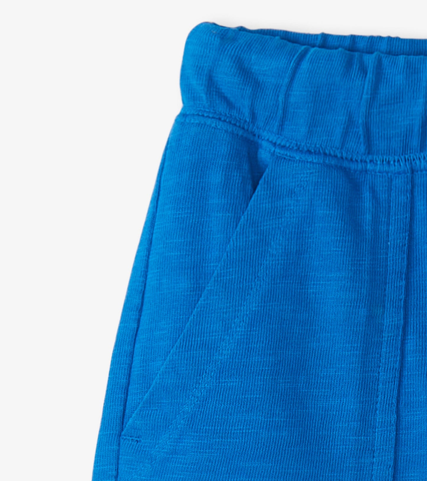 Deep blue relaxed shorts with an elastic waistband and side pockets, suitable for casual wear.