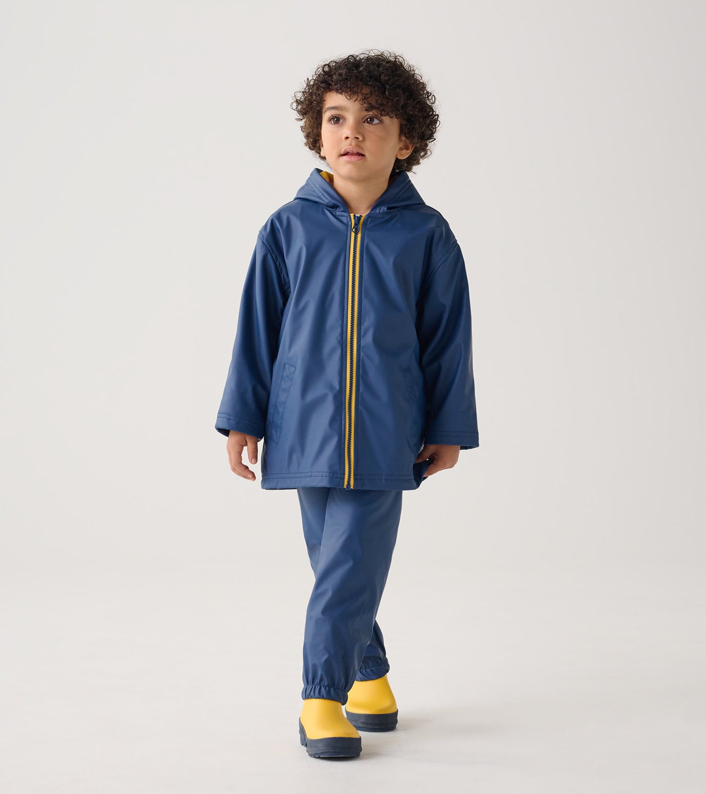Manteau de pluie pour enfant – Bleu marine et rayures jaunes