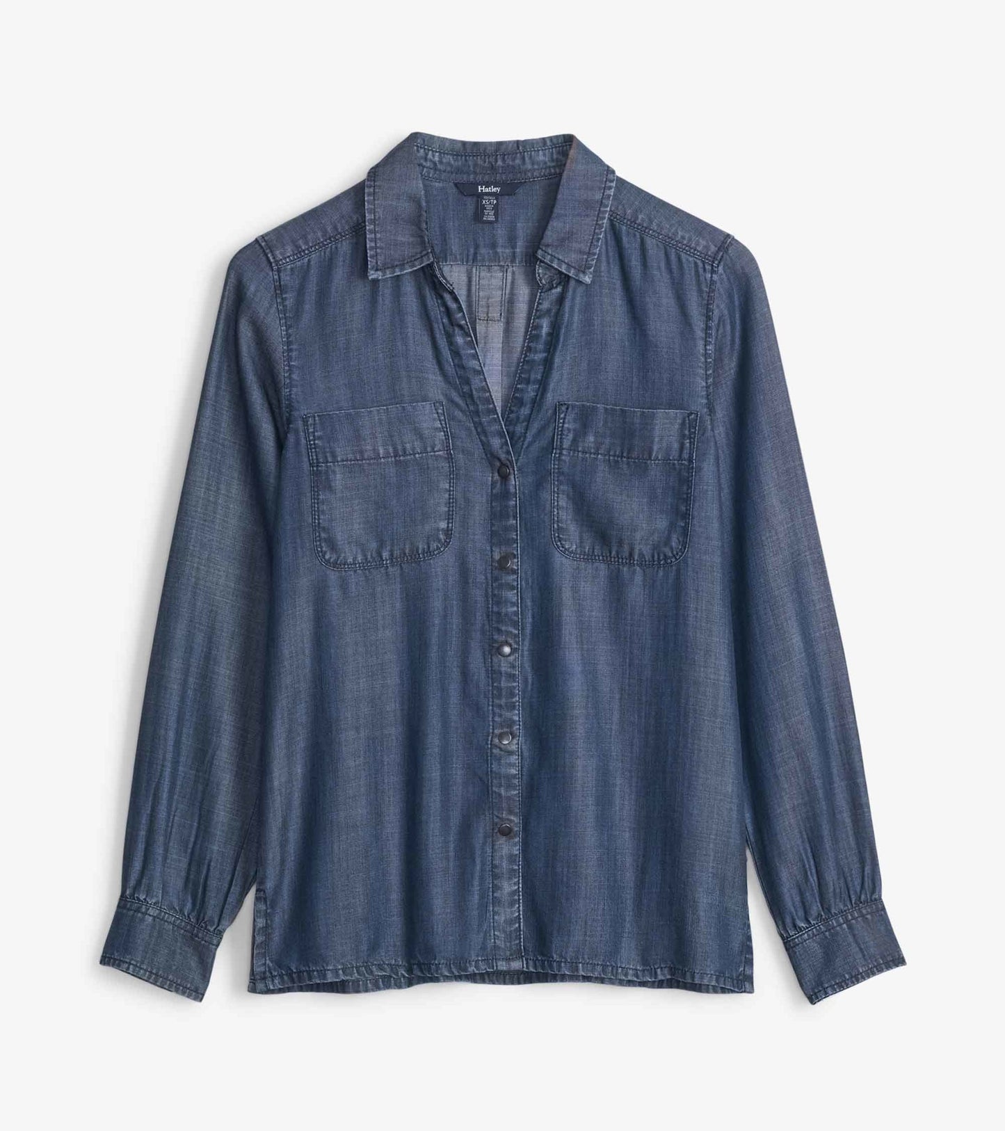 Long-sleeve button-down shirt in maritime denim wash with two chest pockets and a relaxed fit.