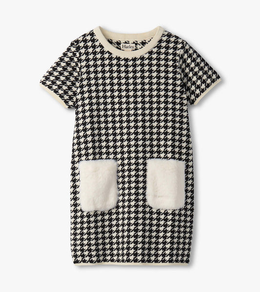 Robe-pull dotée de poches en fausse fourrure – Pied-de-poule