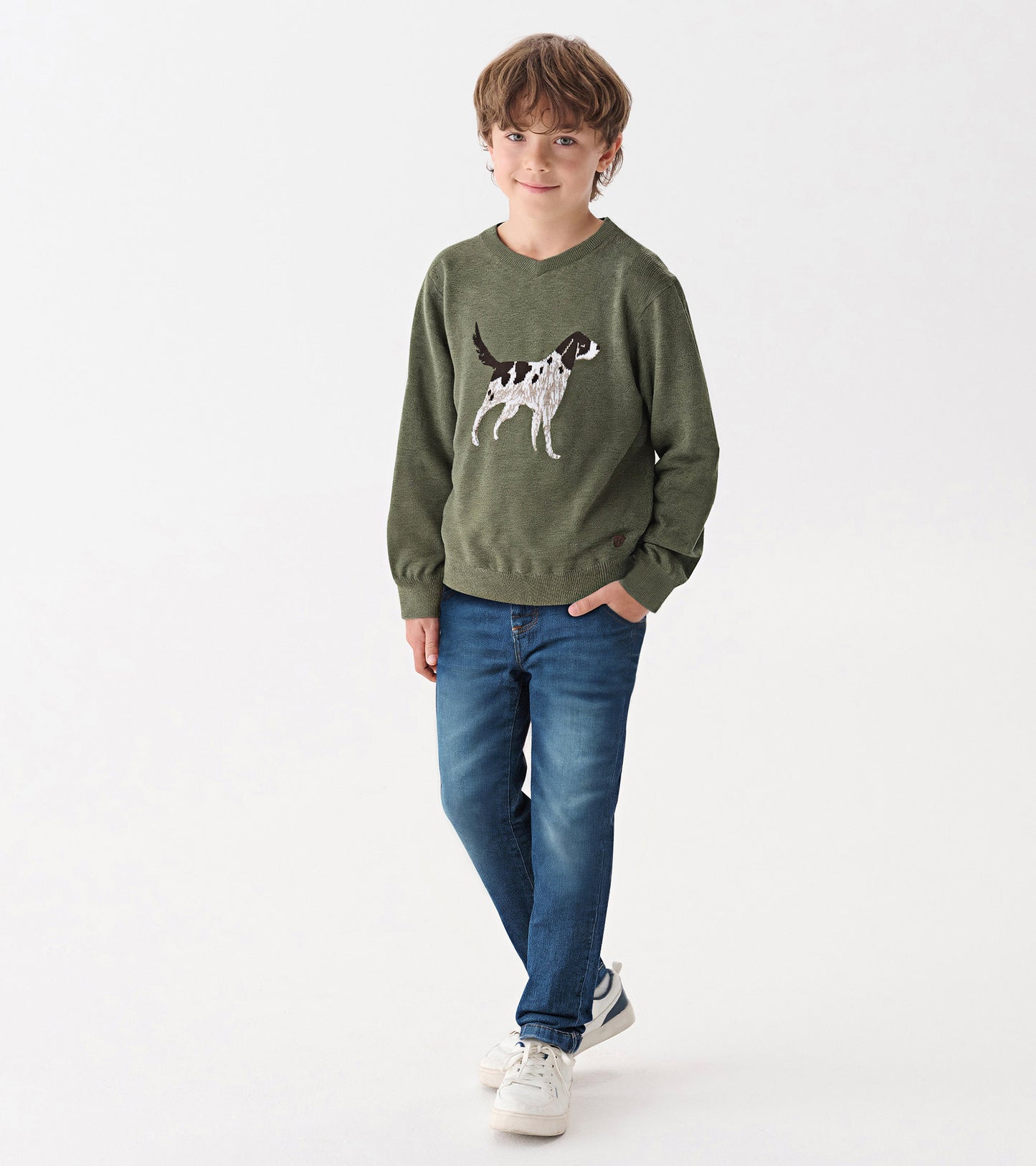 Pull à encolure en v pour garçon – Chien de chasse sur fond vert