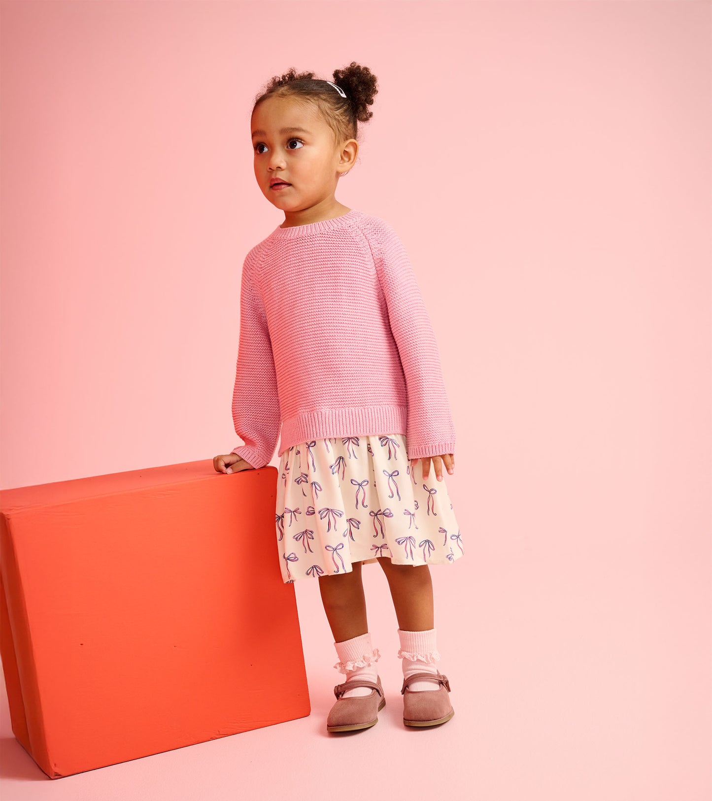 Robe-pull en matières mixtes – Jolies boucles
