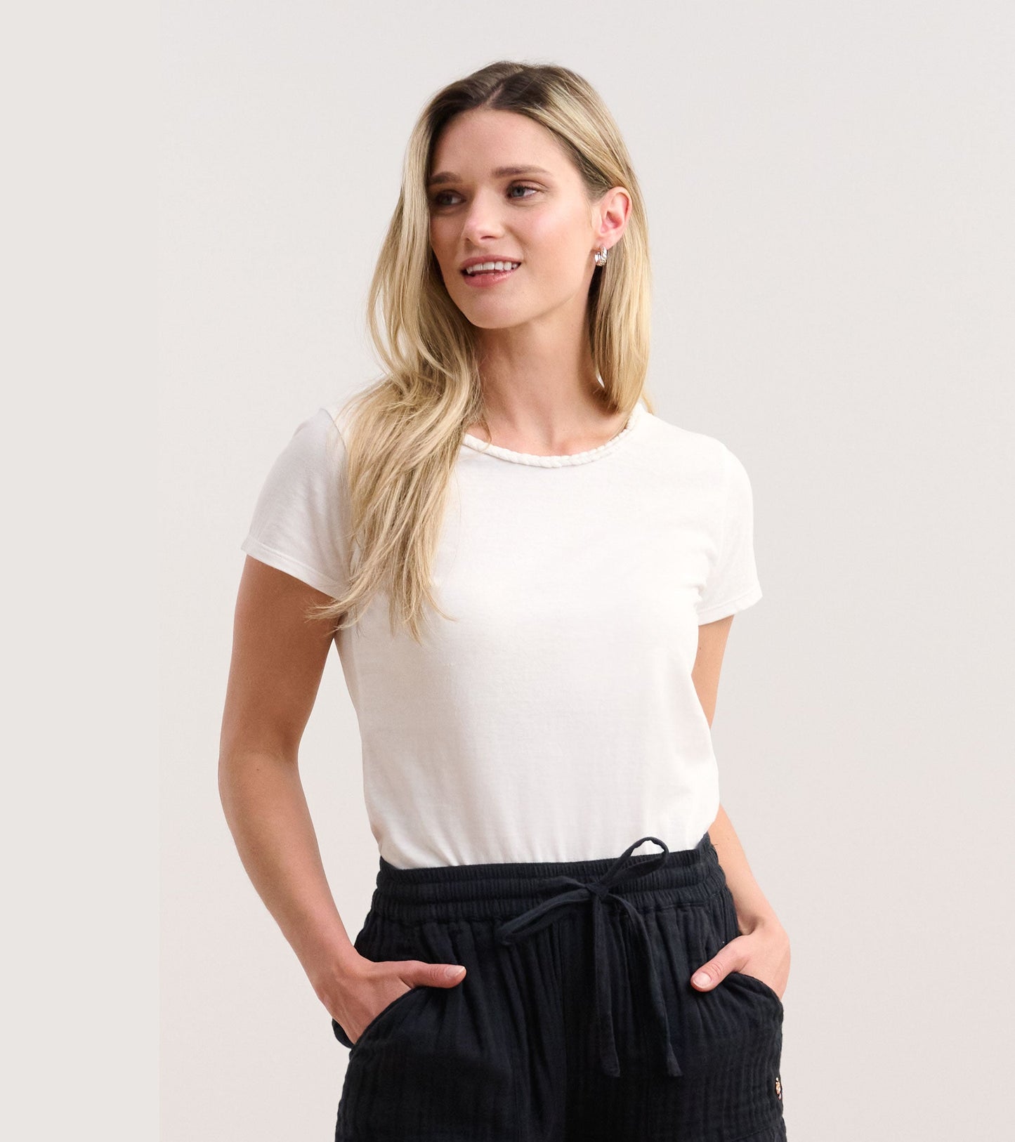 T-shirt à encolure tressée – Blanc
