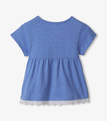 T-shirt à bordure à œillets pour bébé et bambin – Fleurs sauvages en cœur