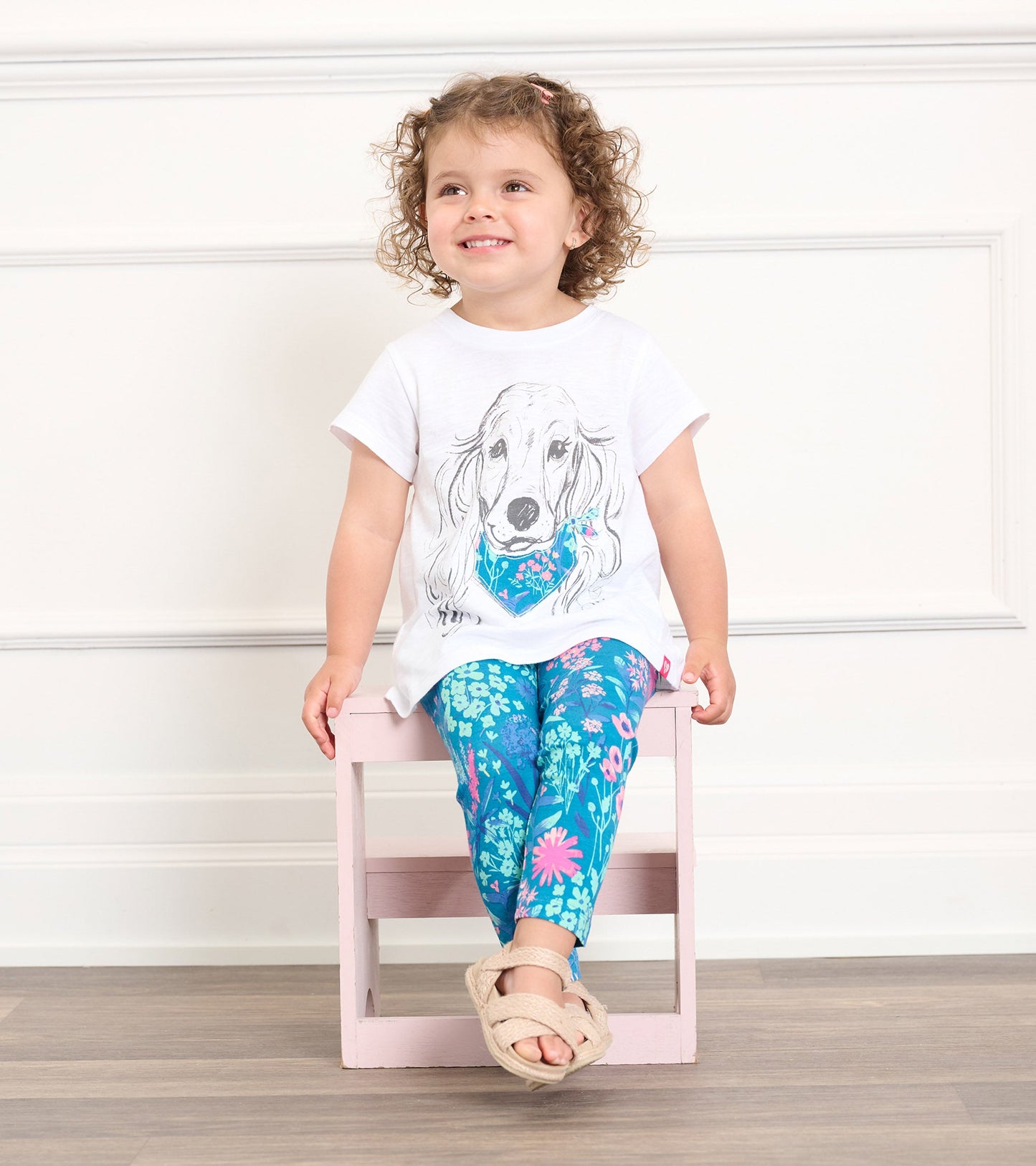 T-shirt à imprimé – Chiot à foulard fleuri