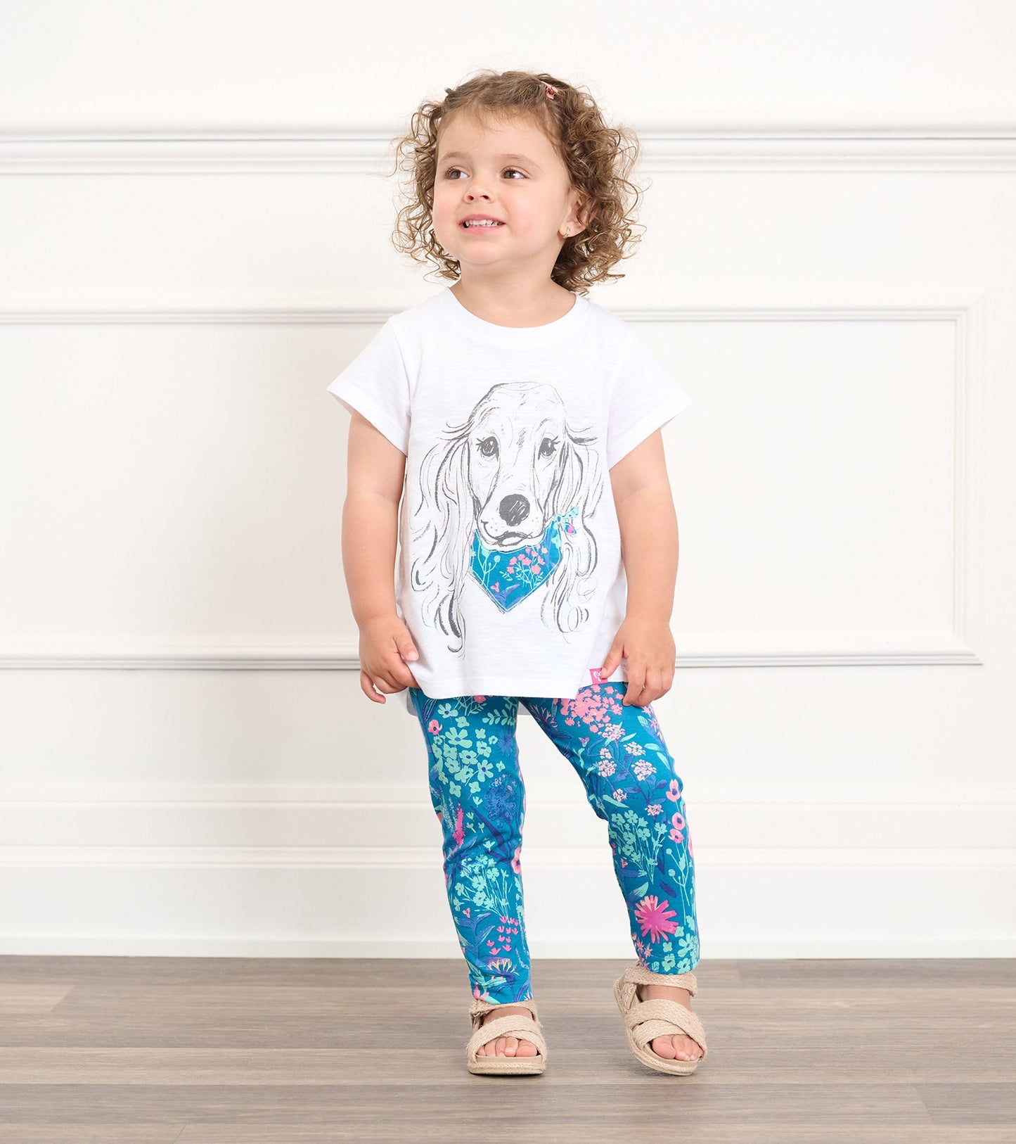 T-shirt à imprimé – Chiot à foulard fleuri