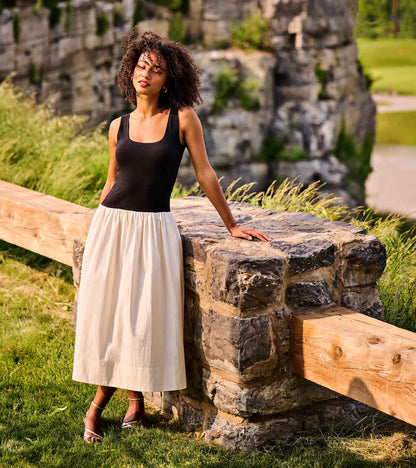 Robe mi-longue en matières mixtes – Noir et blanc murmure