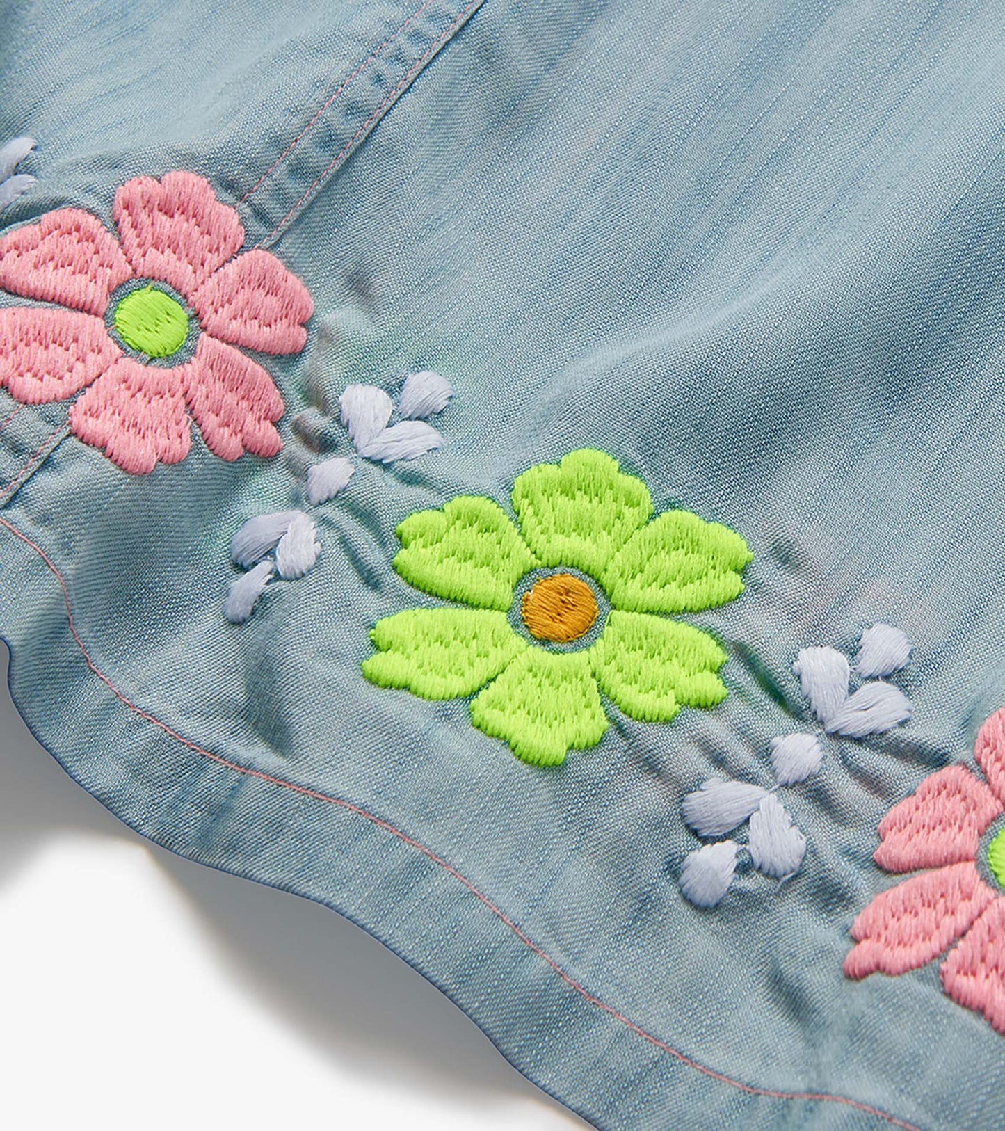 Robe chasuble brodée en tencel – Bleu pâle