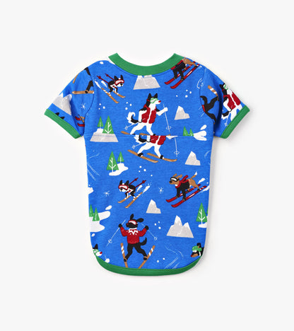 T-Shirt pour chien – Chiens en ski sur fond bleu